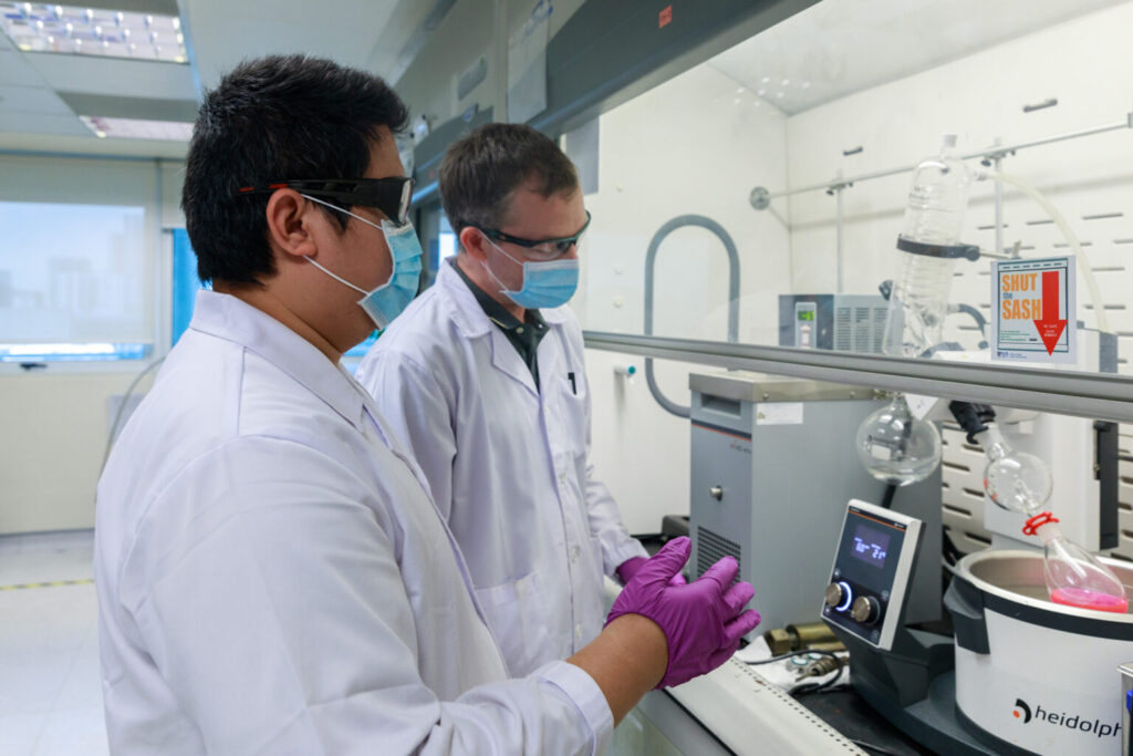 Working as a multi-disciplinary team, the Applied Materials-NUS Advanced Materials Corporate Lab researchers combine theoretical and experimental approaches, as well as engineering and scientific expertise, to develop new materials critical for the semiconductor industry.